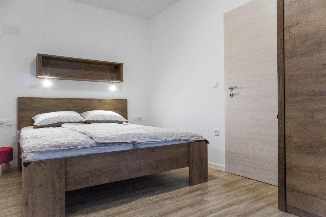 Jantar Apartmaji Novo Mesto Buitenkant foto